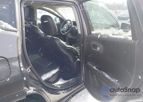 2018 Jeep Compass Latitude 4X4 z USA, uszkodzony, nr VIN 3C4NJDBB8JT362011